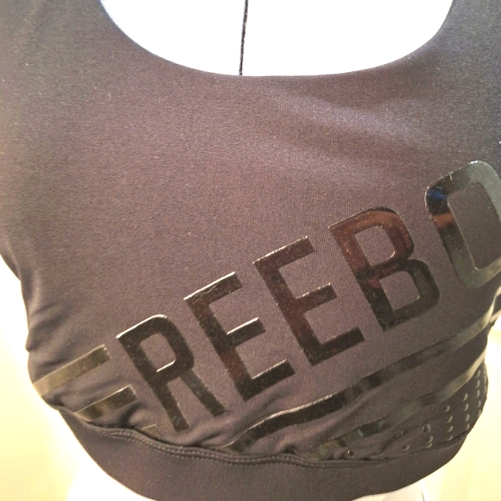 Reebok Cropped Raised Vinyl Lettering Athletic Top Size Large